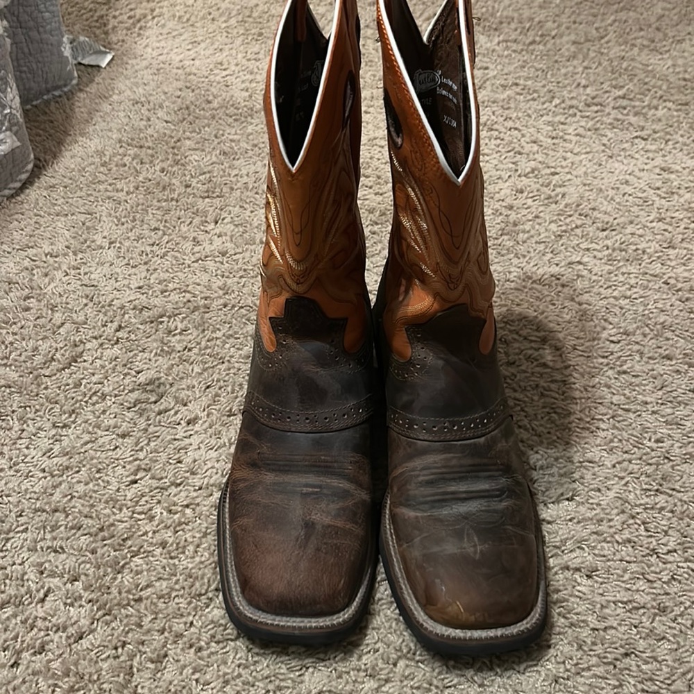 Justin cowboy boots!